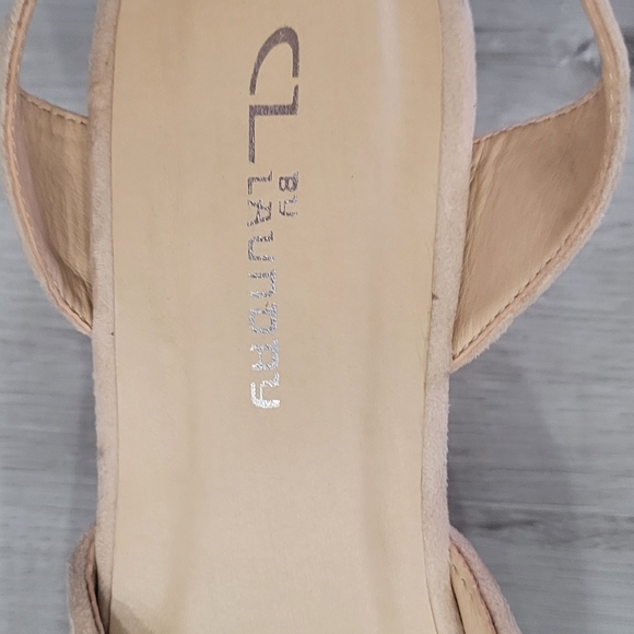 Women's Clogs - Picture 9 of 16